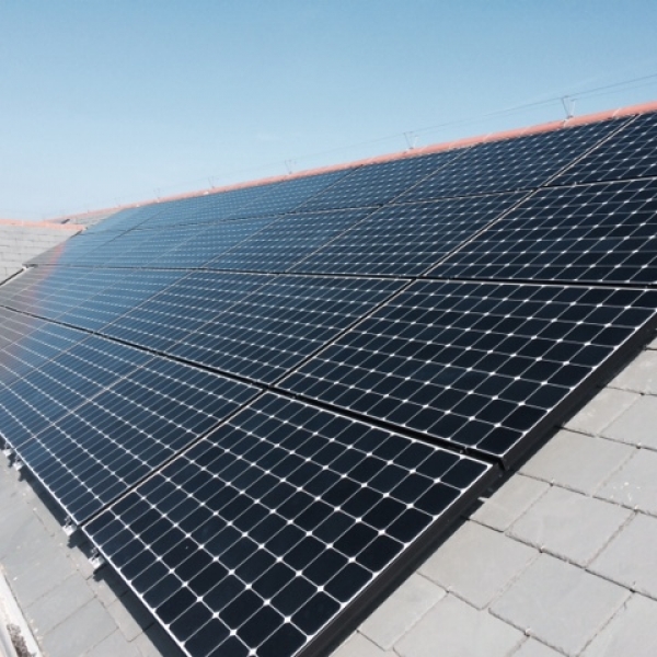 Kinetic Solar Racking For Roof Mounted Solar Panels 